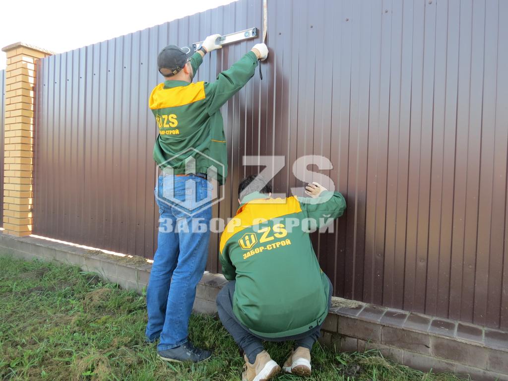 Забор из профнастила с кирпичными столбами 68 метров